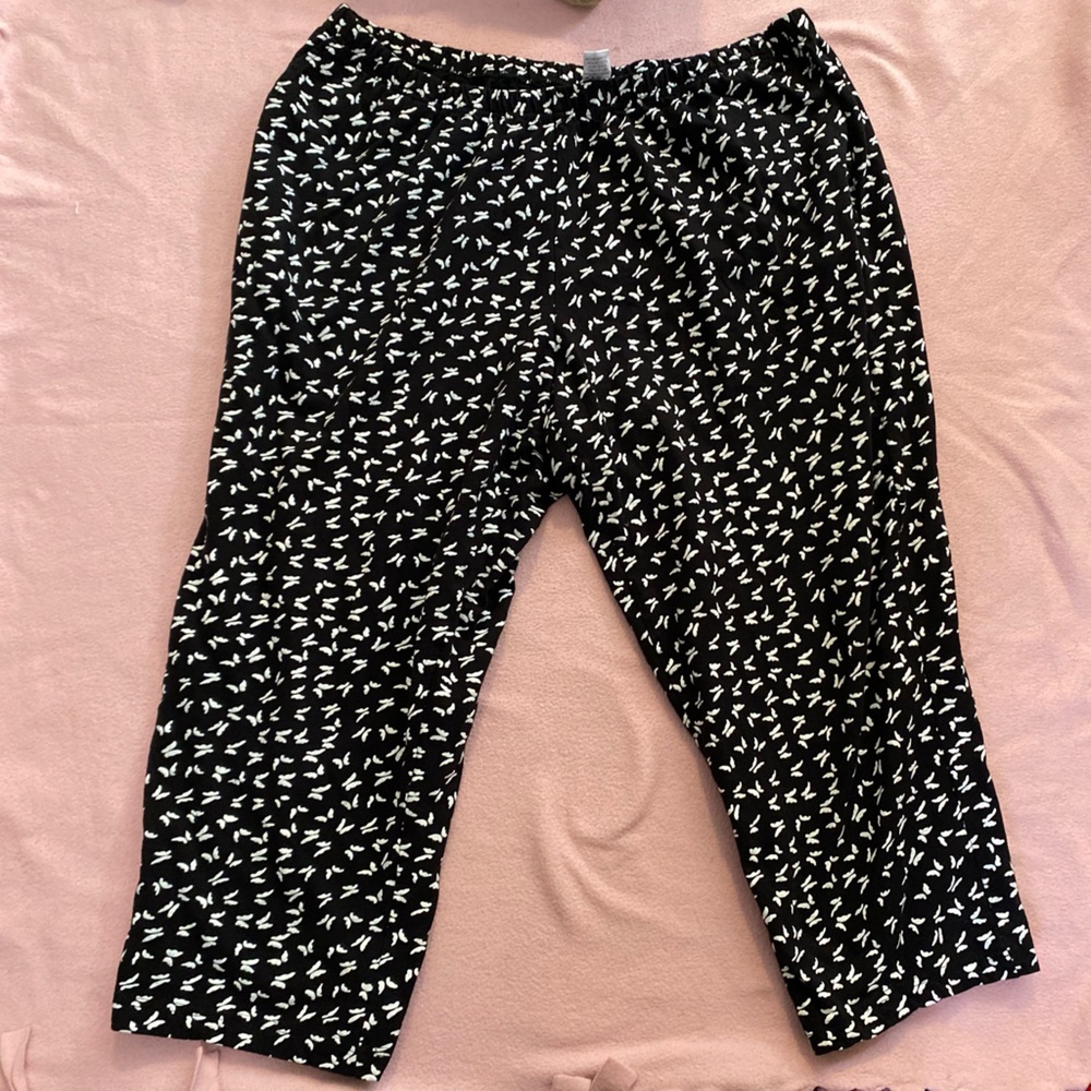 Women’s Ulla Popken Plus size 20/22 butterfly print Capri bottoms stretch wsist